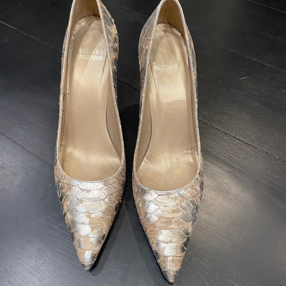 Stuart weitzman gold and silver snake skin shoes